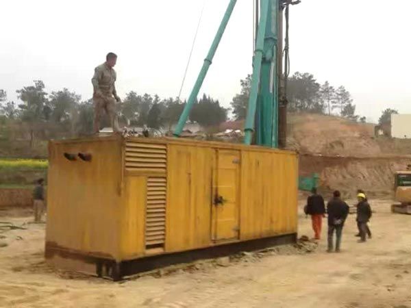 毛道乡如何判断水冷式机油散热器密封件是否需要更换？